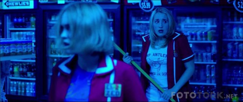 YogaHosers20161080pBluRayx264DUALTR-ENGTORK_00_52_35_06_6.jpg