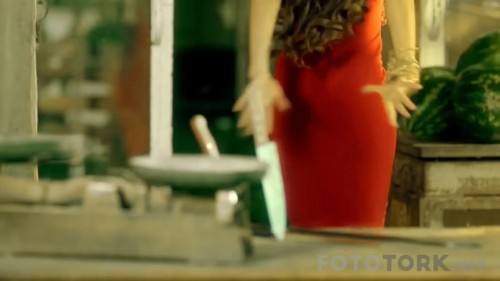 NancyAjramMaTegiHena2014720pTORK.mp4_snapshot_00.36_2017.04.25_13.17.43.jpg