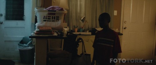 Moonlight20161080pBluRayx264DUALTR-ENGTORK_00_22_13_07_2.jpg