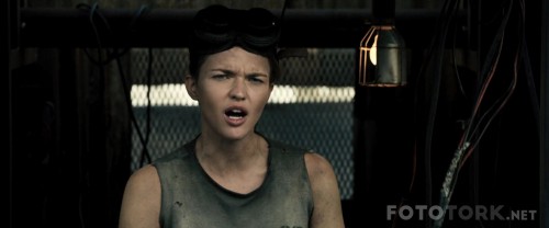 ResidentEvilTheFinalChapter20161080pBluRayx264DUALTR-ENGTORK_00_35_35_04_5.jpg