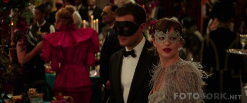FiftyShadesDarker2017UNRATED1080pBluRayx264DUALDTSTR-ENTORK_00_39_28_07_3.jpg