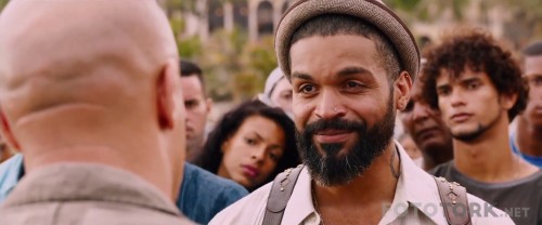 The.Fate.of.the.Furious.2017.1080p.KORSUB.HDRip.x264.AAC2.0-STUTTERSHIT.mp4_snapshot_00.10.46_2017.05.19_19.30.36.jpg