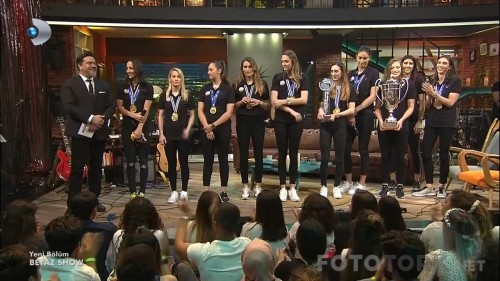 Beyaz.Show.26.05.2017.HDTvRip.720p.AC3.by.07BRN91.TORK.mkv_snapshot_00.02.51_2017.05.27_10.41.06.jpg