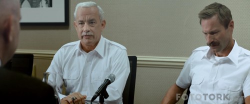 Sully20161080pBluRayx264.mp4_snapshot_00.05.38_2017.06.04_17.54.32.jpg