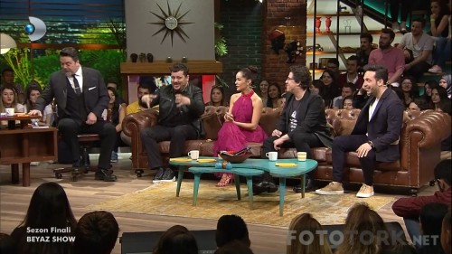 Beyaz.Show.Sezon.Finali.09.06.2017.HDTvRip.720p.AC3.by.07BRN91.TORK.mkv_snapshot_00.31.57_2017.06.11_09.44.00.jpg