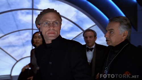 TheTrumanShow19981080pBluRayx264DUALTR-ENGTORK.mkv_snapshot_01.26.22_2017.06.16_14.22.14.jpg