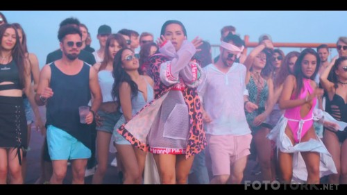 INNA-Ruletafeat.Erik1080px264AACOfficialVideo_00_00_32_08_4.jpg