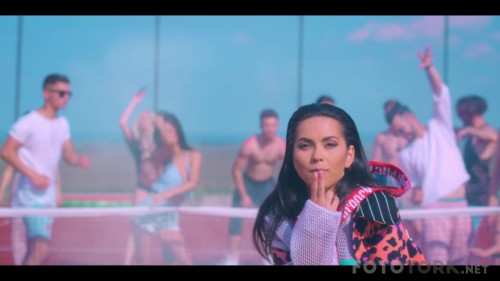 INNA-Ruletafeat.Erik1080px264AACOfficialVideo_00_01_28_07_13.jpg