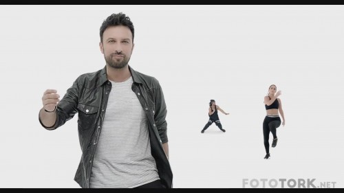 Tarkan-Yolla20171080px264AACOfficialVideo_00_00_35_07_1.jpg
