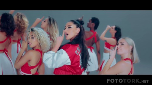 Hadise-Sampiyon20171080px264AACOfficialVideo_00_00_37_06_1.jpg