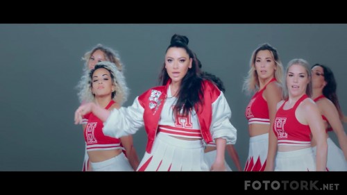 Hadise-Sampiyon20171080px264AACOfficialVideo_00_01_07_03_2.jpg