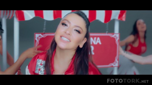 Hadise-Sampiyon20171080px264AACOfficialVideo_00_02_36_03_5.jpg