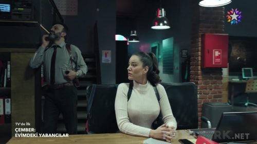 Cember.EvimdekiYabancilar.HDTvRip.720p.AC3.by.TheWelleTy.TORK.mkv_002159653.png
