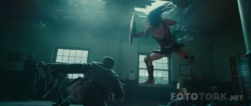 WonderWoman2017WEB-DLx264TRAltyaziTORK-FGT.mkv_snapshot_01.18.07_2017.08.30_16.00.18.jpg