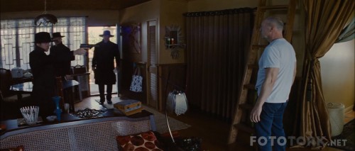 Tetikciler-Looper20121080pBluRayx264DUALTR-ENGTORK.mkv_snapshot_00.34.32_2017.09.10_16.51.01.jpg