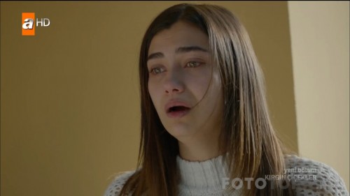 Kirgin.Cicekler.BL.99.HDTvRip.720p.AC3.by.TheWelleTy.TORK.mkv_snapshot_00.22.56.jpg