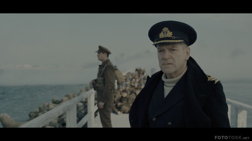 Dunkirk-2017-2160p-BluRay-REMUX-HEVC-DTS-HD-MA-5.1-FGT.mkv_snapshot_01.13.12.jpg