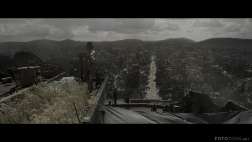 Resident-Evil-The-Final-Chapter-2016-2160p-BluRay-REMUX-HEVC-DTS-HD-MA-TrueHD-7.1-FGT.mkv_snapshot_00.30.10.jpg