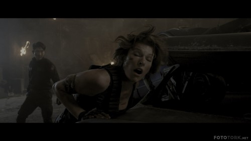 Resident-Evil-The-Final-Chapter-2016-2160p-BluRay-REMUX-HEVC-DTS-HD-MA-TrueHD-7.1-FGT.mkv_snapshot_00.44.15.jpg