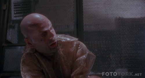 12-Maymun---Twelve-Monkeys-1995-1080p-BluRay-x264-DUAL-TR-ENG-TORK.mkv_snapshot_00.13.11.jpg