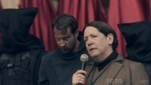 The.Handmaids.Tale.S01E01.Offred.1080p.AMZN.WEBRip.DD5.1.x265-LGC.mkv_snapshot_44.03.jpg
