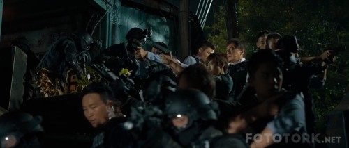 Bleeding.Steel.2017.1080p.HC.WEBRip.x264.AAC2.0-SHITBOX.mp4_snapshot_00.06.17.jpg