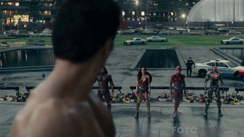 Adalet-Birligi---Justice-League-2017-1080p-BluRay-x264-DUAL-TR-ENG-TORK.mkv_snapshot_01.13.36.jpg