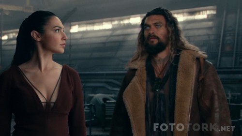 Adalet-Birligi---Justice-League-2017-720p-BluRay-x264-DUAL-TR-ENG-TORK.mkv_snapshot_01.06.19.jpg