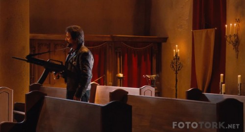 Ustura---Machete-2010-1080p-BluRay-x264-DUAL-TR-ENG-TORK.mkv_snapshot_01.04.58.jpg