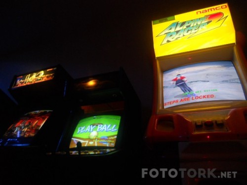 GAMIFICATION-SATISFIED-EMPLOYEE-BREAK-ROOM-DESIGNS.jpg