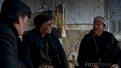 Sari-Siyah-2013-1080p-WEB-DL-x264-AC3-TORK.mkv_snapshot_00.21.43.jpg
