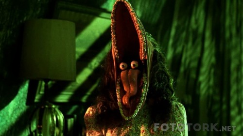 Beetlejuice-1988.avi_snapshot_01.06.47.jpg