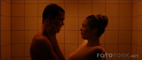 Love-2015-1080p-BRRip-TR-ALTYAZI-TORK-1_01_56_26_09_9.jpg