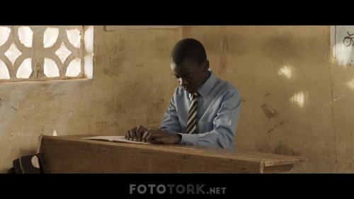 The.Boy.Who.Harnessed.the.Wind.2019.1080p.NF.WEB-DL.DUAL.TR-ENG.TORK.mkv_snapshot_00.57.09.105.jpg