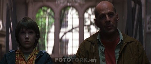 Olumsuz---Unbreakable-2000-1080p-BluRay-x264-DUAL-TR-ENG-TORK.mkv_snapshot_00.30.05.429.jpg