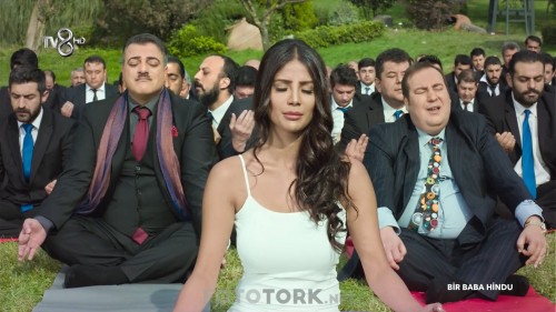 Bir.Baba.Hindu.2016.HDTvRip.1080p.x264.AC3.by.cideli37.TORK.mkv_snapshot_00.14.35.jpg