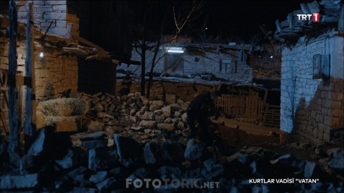 Kurtlar.Vadisi.Vatan.2017.HDTvRip.1080p.x264.AC3.by.cideli37.TORK.mkv_snapshot_01.18.55.jpg