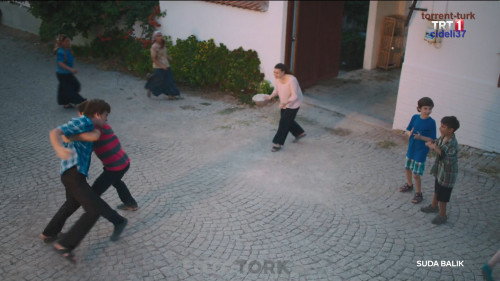 Suda.Balik.2016.HDTvRip.1080p.x264.AC3.by.cideli37.TORK.mkv_snapshot_01.29.17.jpg