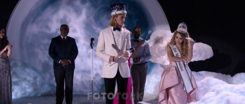 Tall.Girl.2019.720p.WEBRip.x264.AC3.DUAL.TR-ENG.TORK.mkv_snapshot_01.28.57.665.jpg