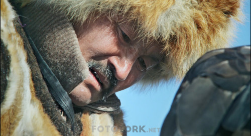 The.Eagle.Huntress.2016.1080p.Bluray.x264.AC3.DUAL.TR-KAZ.TORK.mkv_snapshot_00.03.42.jpg