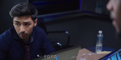 Icerideki-Adam-Muhbir-2019-1080p-BluRay-DUAL-TR-EN-TORK_00_52_54_01_5.jpg