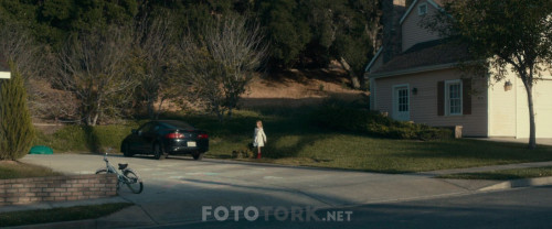 Stephanie-2018-1080p-BluRay-DUAL-TR-EN-TORK_01_17_31_05_9.jpg