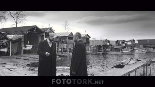 Yol.Kenari.2018.WEB-DL.720p.AC3.TORK.mkv_snapshot_01.00.24.jpg
