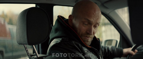 Goliat-2018-1080p-WEB-DL-DUAL-TR-EN-TORK_00_25_32_05_3.jpg