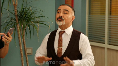 Jet-Sosyete-S03E01-1080p-WEB-DL-H264-AAC-TORK.mkv_snapshot_00.23.00_2019.10.19_21.47.55.jpg