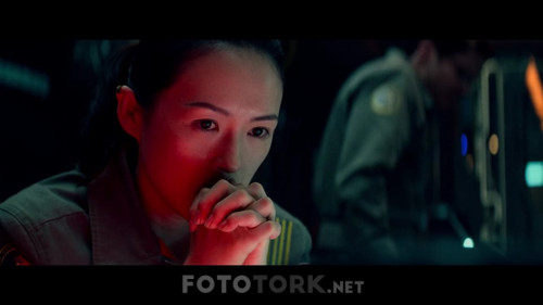Cloverfield-Paradox-2018-NF-1080p-WEB-DL-TR-ENG-.mkv_snapshot_00.05.06_2019.11.09_18.25.56.jpg