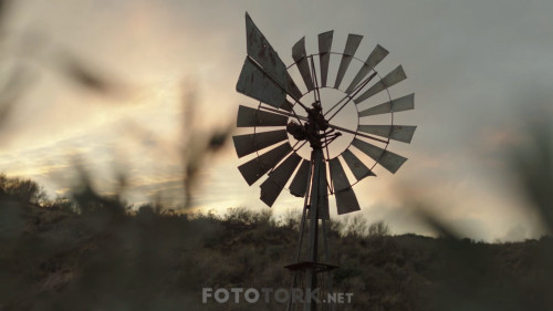 Shooter-S3B1-NF-1080p-WEB-DL-DUAL-TR-ENG.mkv_snapshot_06.12_2019.11.09_19.16.17.jpg