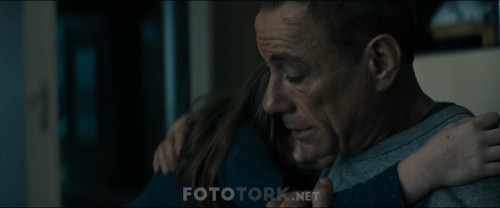 Koruyucu.Lukas.The-Bouncer.2018.BluRay.1080p.AC3.x264.DUAL.TR-ENG.TORK.mkv_snapshot_00.04.56.754.jpg