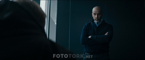 Koruyucu.Lukas.The-Bouncer.2018.BluRay.1080p.AC3.x264.DUAL.TR-ENG.TORK.mkv_snapshot_00.19.22.870.jpg