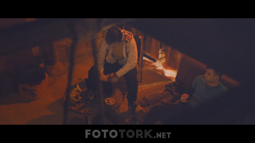 Cekmekoy.Underground.2015.WEB-DL.720p.AAC.by.cideli37.TORK.mkv_snapshot_00.58.22.jpg